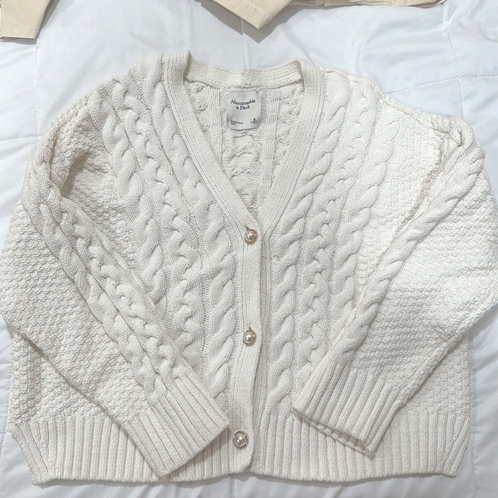No longer fits me. Used. Good condition. Oversized